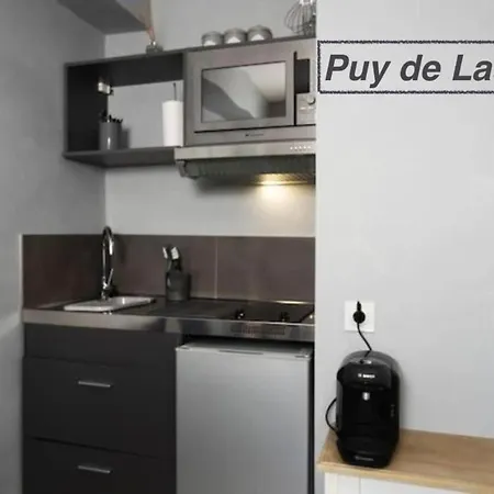 Chaine Des Puys Avec Garages Attenants